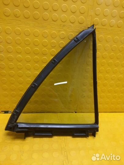 Стекло боковое заднее левое Toyota Corolla 150