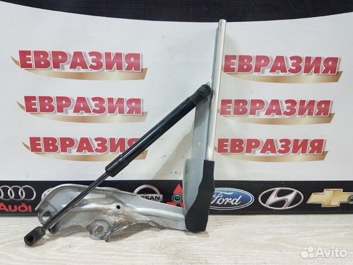 Петля капота передняя правая Audi A6 C7 2012