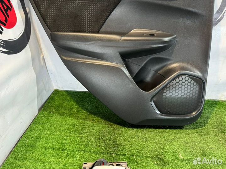 Обшивка двери задняя левая Honda Fit GP5 LEB 2014