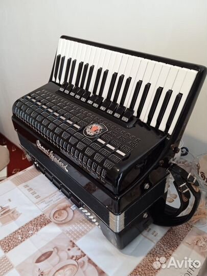 Аккордеон weltmeister рояль стандарт метеор 4/4