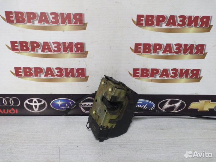 Замок двери задний правый Nissan Primera P12