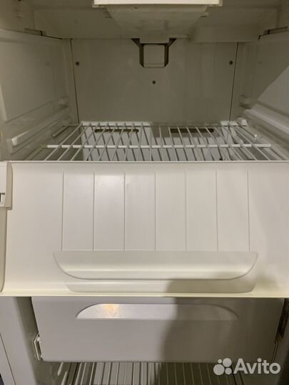 Морозильный шкаф/камера Stinol 106E