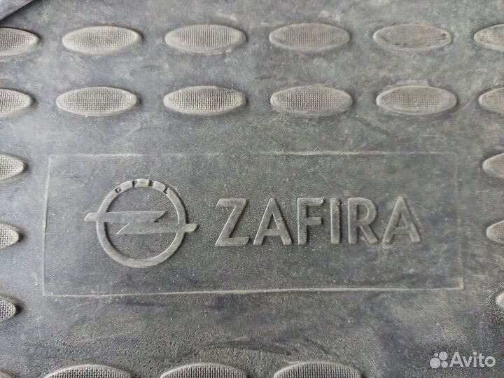 Комплект резиновых ковриков Opel Zafira 2013
