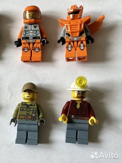 Lego minifigures 12 шт