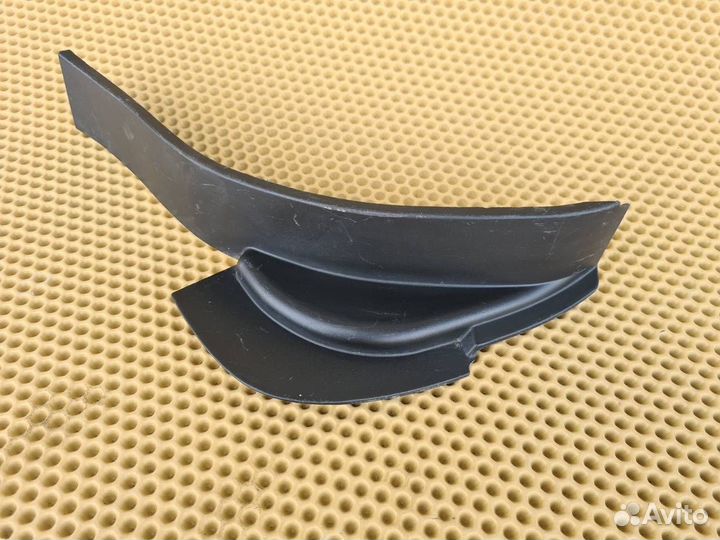 Накладка фонаря задняя правая Infiniti Ex25 Ex35