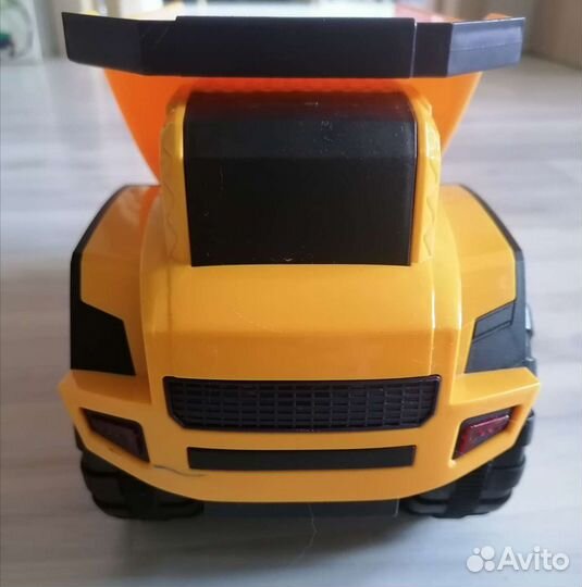 Самосвал игрушка
