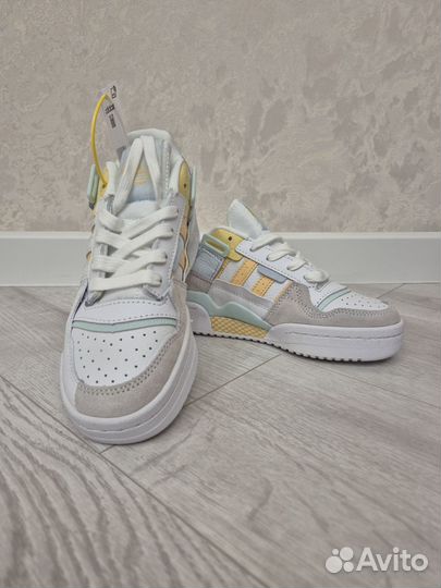 Кроссовки adidas