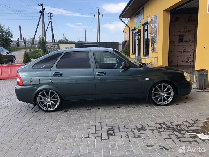 Летняя резина на дисках р17/215/40