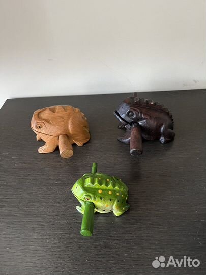 Фигурки лягушек