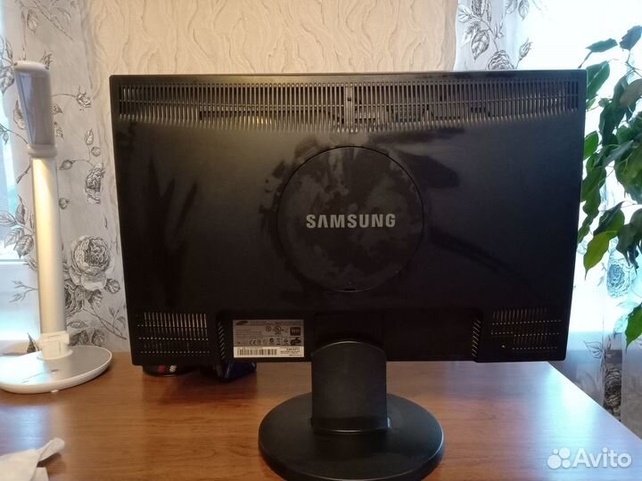 Монитор для компьютера б/у 24 дюйма