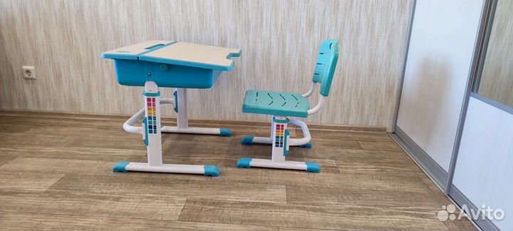 Fundesk Capri растущая детская парта и стул