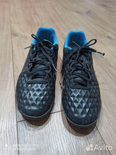 Футбольные бутсы