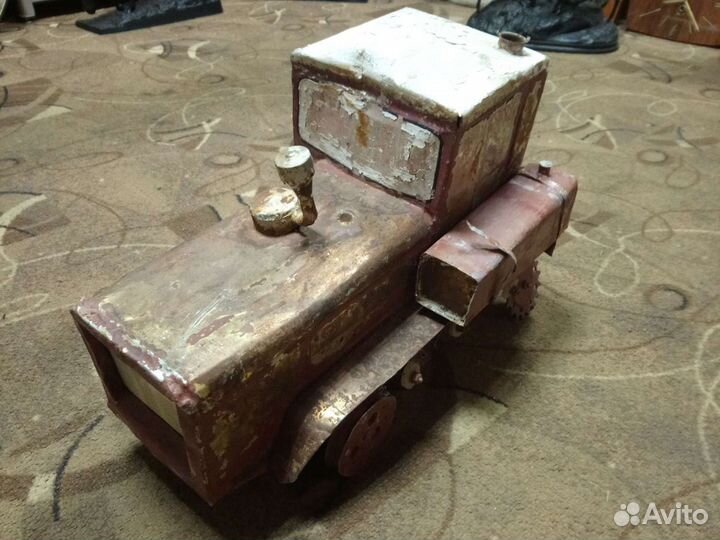 Игрушка трактор