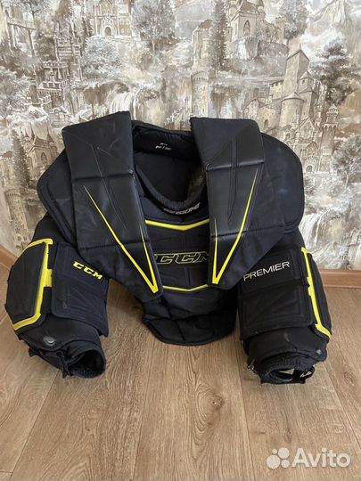 Нагрудник и шорты защитные хоккейный для вратаря