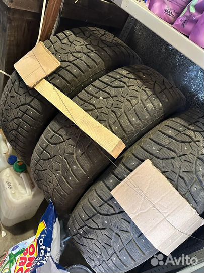 Bridgestone Blizzak Spike-02 265/65 R17