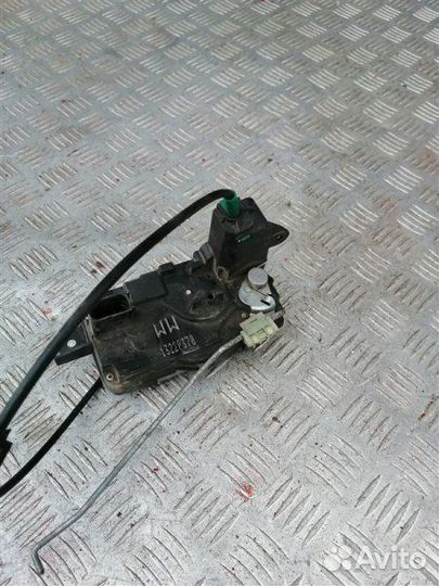 Замок двери передний правый Opel Astra H L69