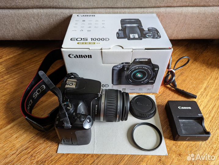 Canon EOS 1000D с объективом 18-55