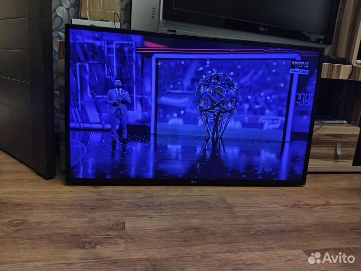 Телевизор LG 43LH520V