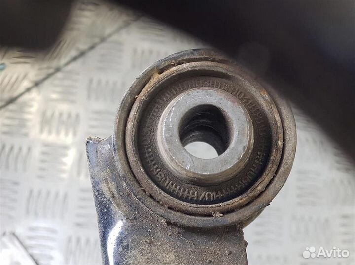 Рычаг передний верхний левый Ленд Ровер Дискваери