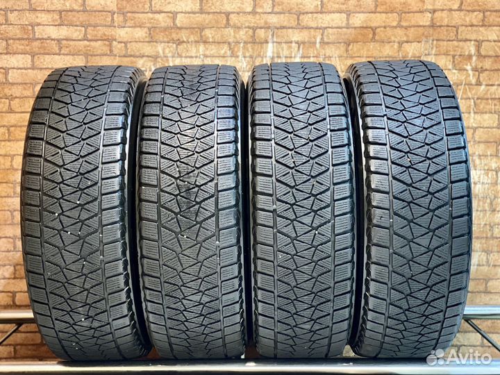 Bridgestone Blizzak DM-V2 215/65 R16