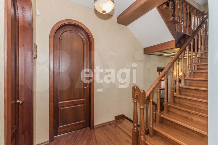 Коттедж 320 м² на участке 7 сот.