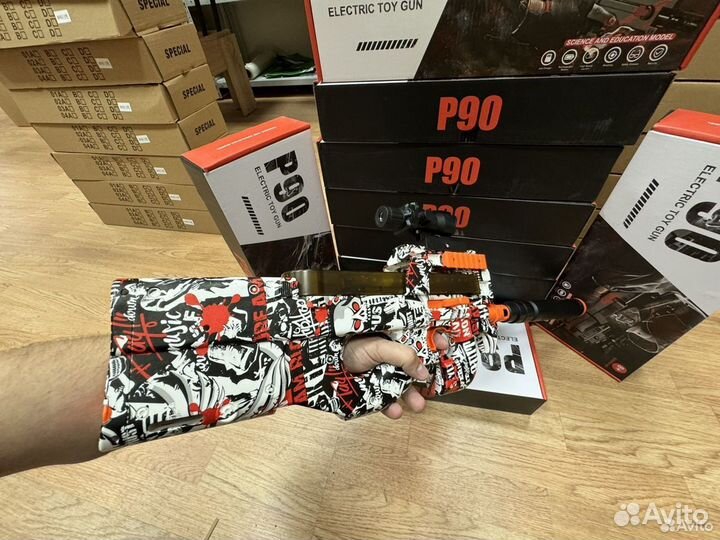 Мощный автомат P90 на орбизах
