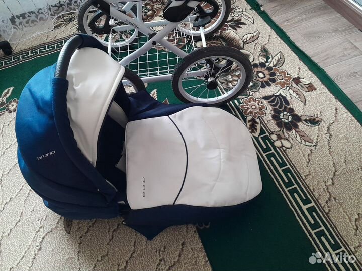Прогулочная коляска с надувными колесами