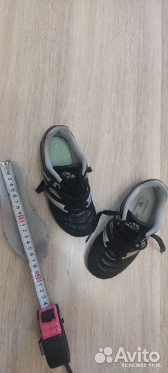 Футбольные бутсы adidas 28