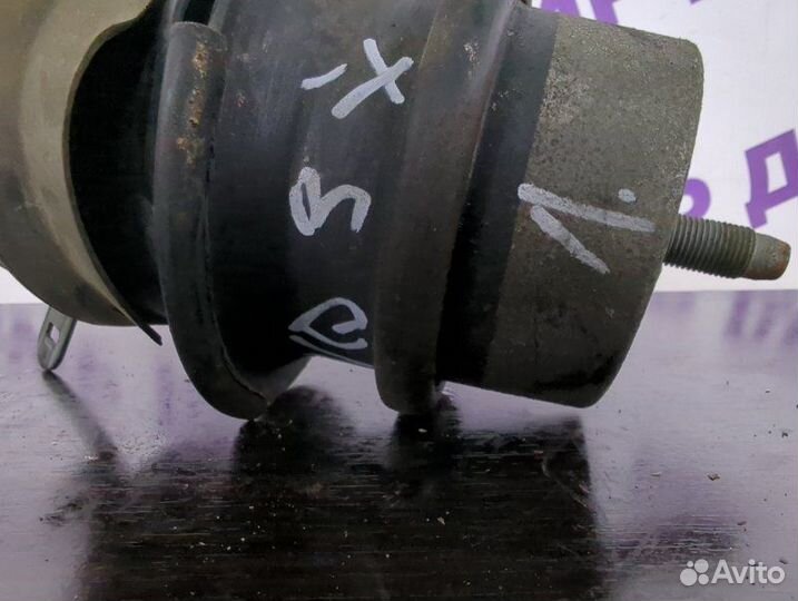 Подушка двигателя левая Nissan Fuga Y50 VQ37-VHR