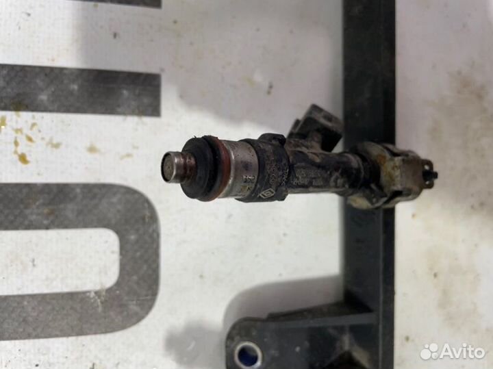 Рампа с форсунками Renault Logan 2 K4MA812 2016