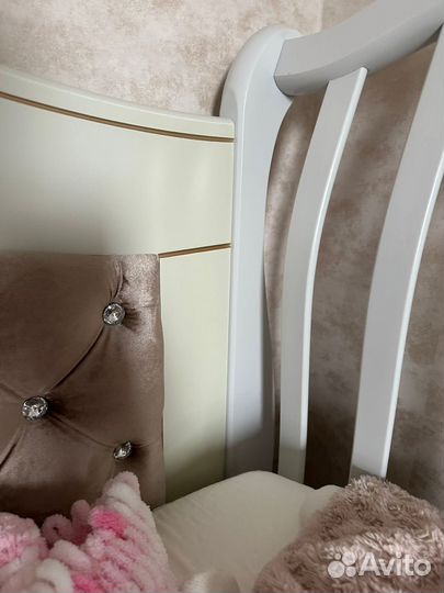 Детская кроватка (для девочки)