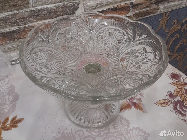 Тарелка для фруктов на ножке