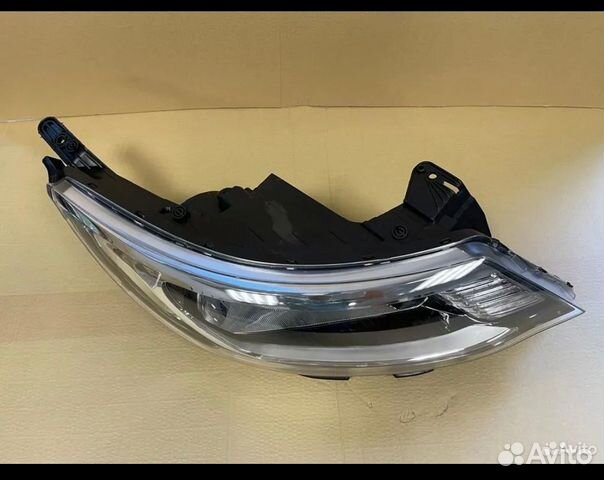 Правая передняя фара на Kia Rio 3 2014
