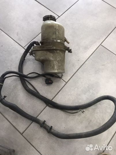 Насос гидроусилителя opel Astra H 2004