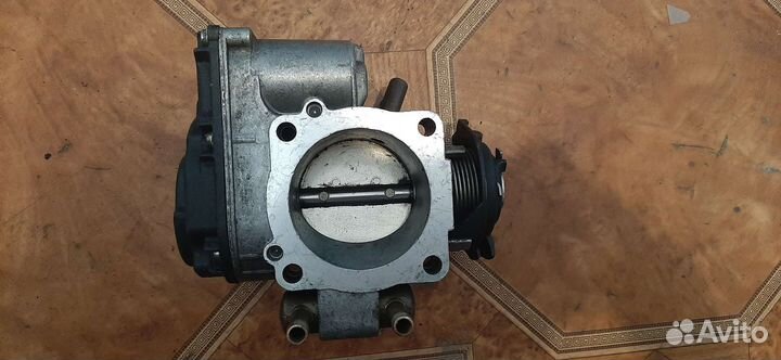 Дроссельная заслонка Volkswagen Polo 06a133064d