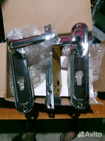 Замок врезной новый