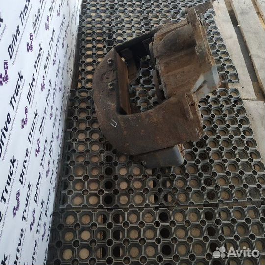 Суппорт тормозной передний правый Renault Magnum