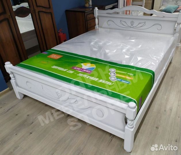 Кровать массив