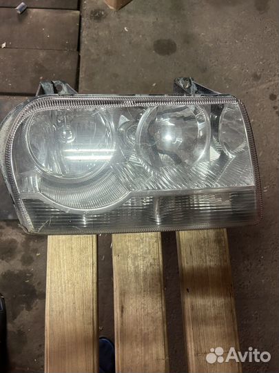 Фары chrysler 300c