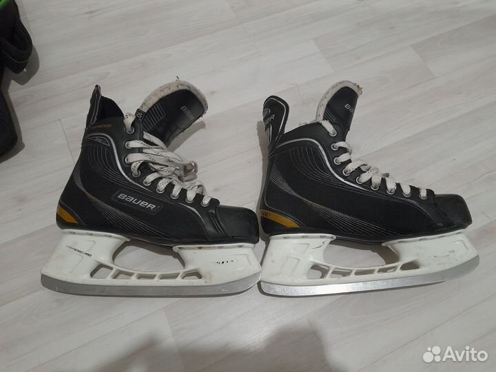 Хоккейные коньки bauer