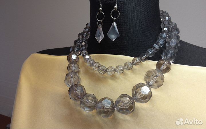 Комплект бижутерии серьги и крупные длинные бусы