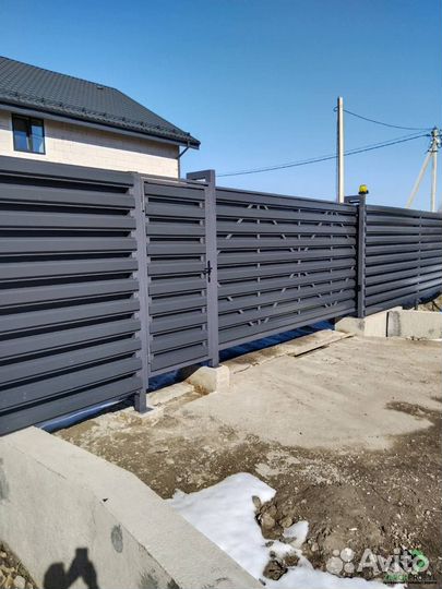 Заборы из штакетника / монтаж заборов