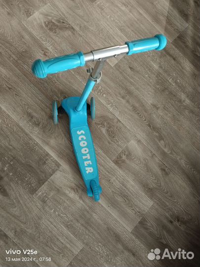 Детский трехколесный самокат бу