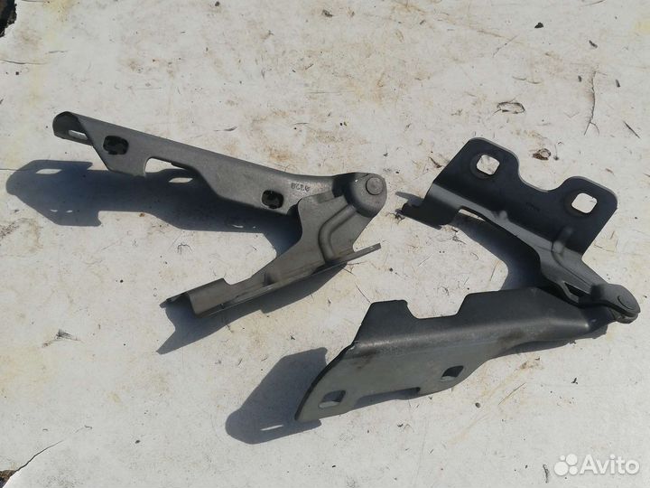 Петля капота Рено Клио 2