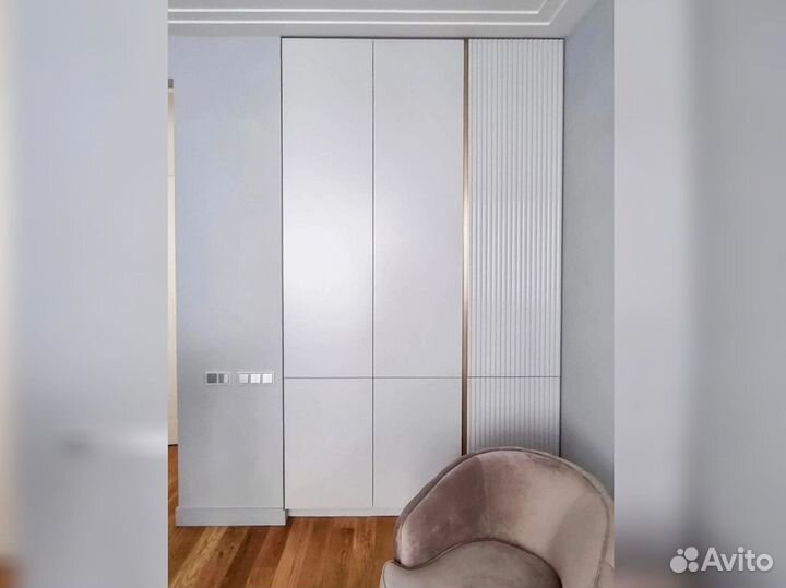 Угловой шкаф с зеркалом