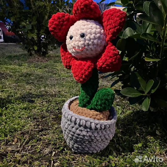 Цветочек в горшке