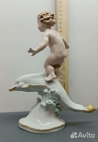 Статуэтка мальчик с гусем, Путти с мячом Германия