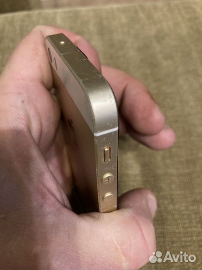 iPhone SE, 64 ГБ