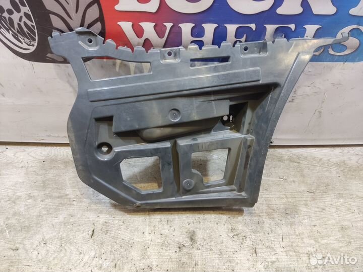 BMW 3 E90 M3 Правая направляющая заднего бампера