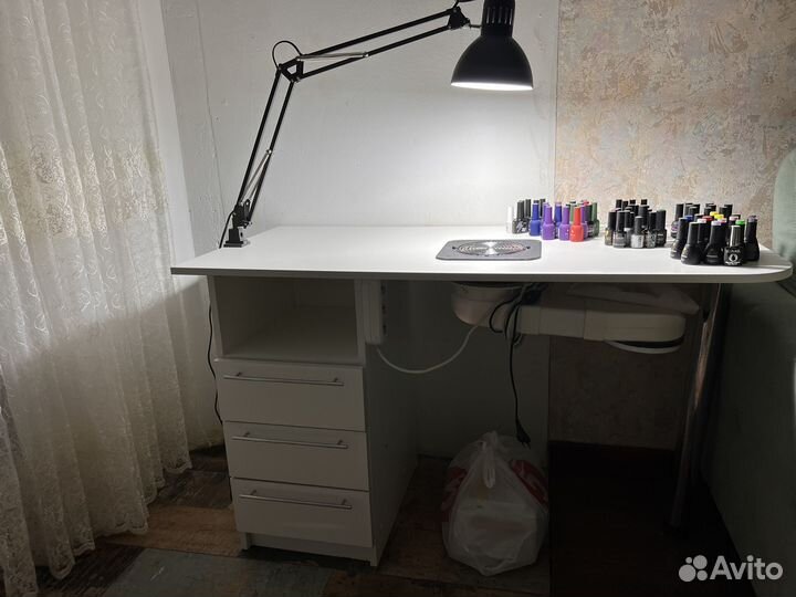 Маникюрный стол с вытяжкой бу